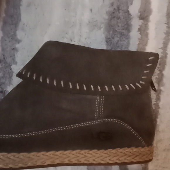 UGG Barney boots - Picture 5 of 5